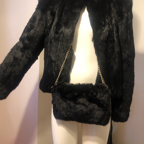 Black Teddy Jacket with Plush Fur and Classic Design - Picture 5 of 6